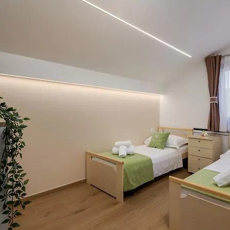 Vilani & Pool - Happy *