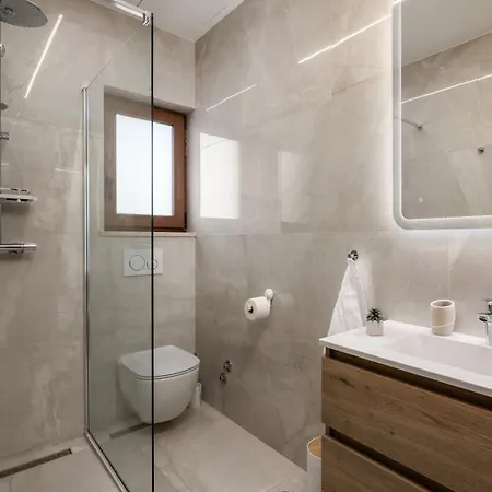 Vilani & Pool - Happy