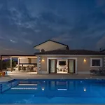 Vilani & Pool - Happy شقة تْسْغيكفانِتْسا