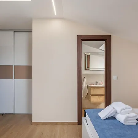 Apartment Vilani & Pool - Happy