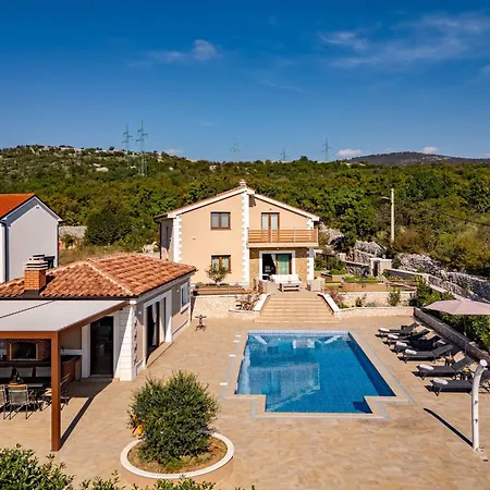 Vilani & Pool - Happy Apartment