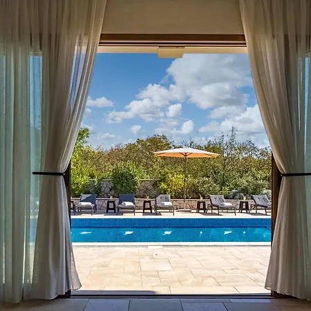 Apartment Vilani & Pool - Happy