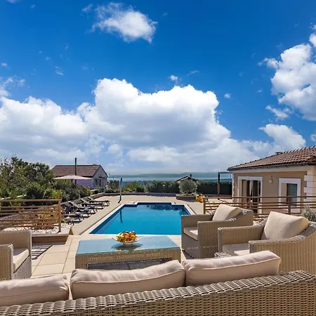 Apartment Vilani & Pool - Happy