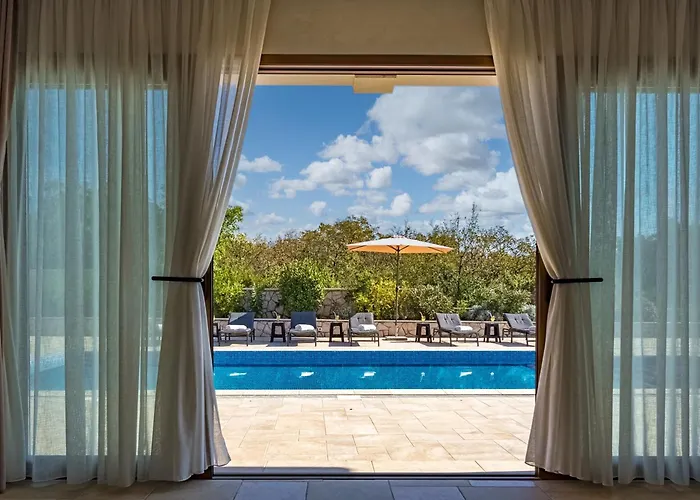 Apartment Vilani & Pool - Happy