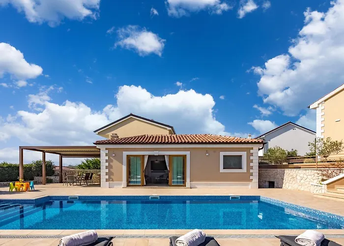 Apartment Vilani & Pool - Happy